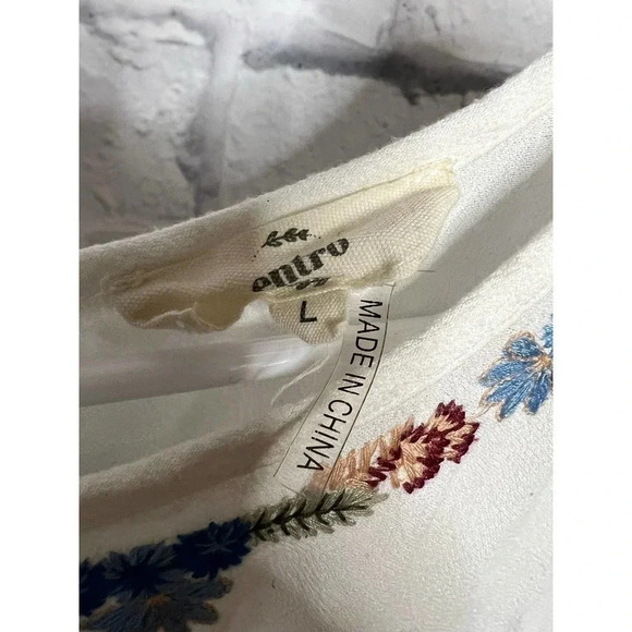 Entro white floral boho embroidered top blouse size Large. - Picture 7 of 7